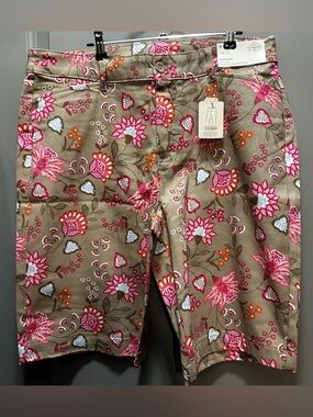 St. John’s Bay Size 14 Floral Bermuda Shorts NWT